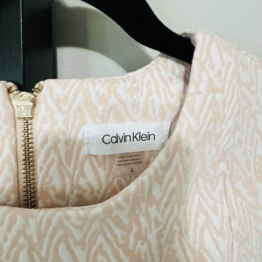 Calvin Klein Sleeveless Sheath Dress Light pink and white